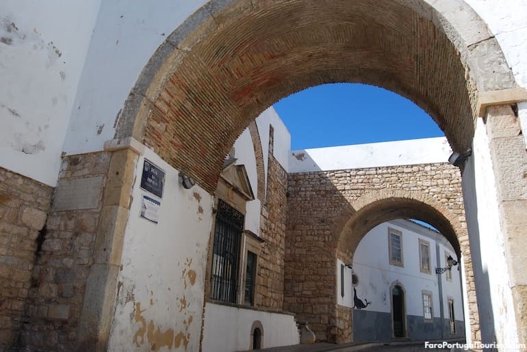 Arcos no centro histórico de Faro