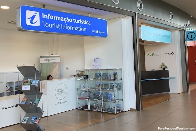 Posto de turismo no aeroporto de Faro