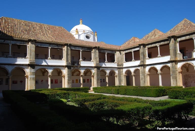 The cloisters of the Faro Museum
