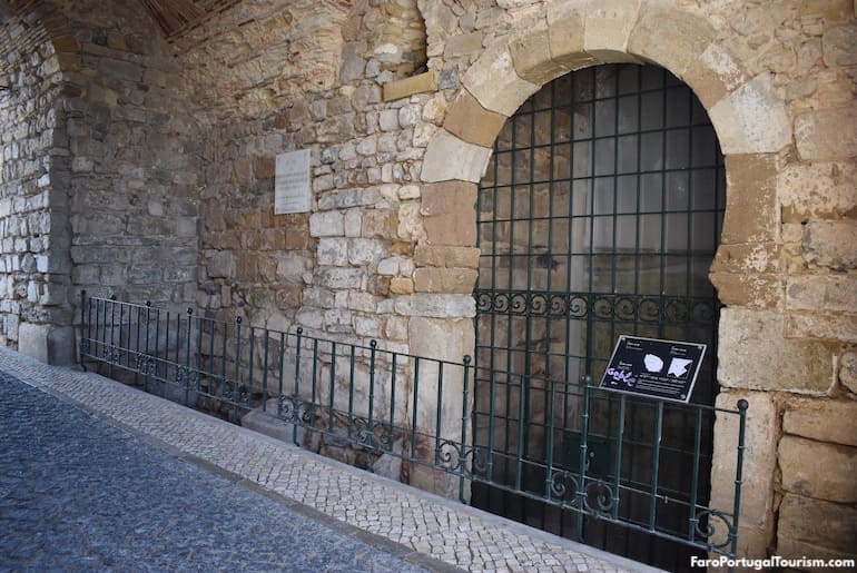 Moorish gate in Faro
