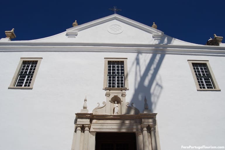 Fachada da Igreja de São Pedro, Faro